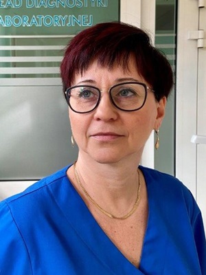 Na zdjęciu mgr Iwona Olejek Zastępca Kierownika Zakładu Diagnostyki Laboratoryjnej Specjalista Laboratoryjnej Diagnostyki Medycznej